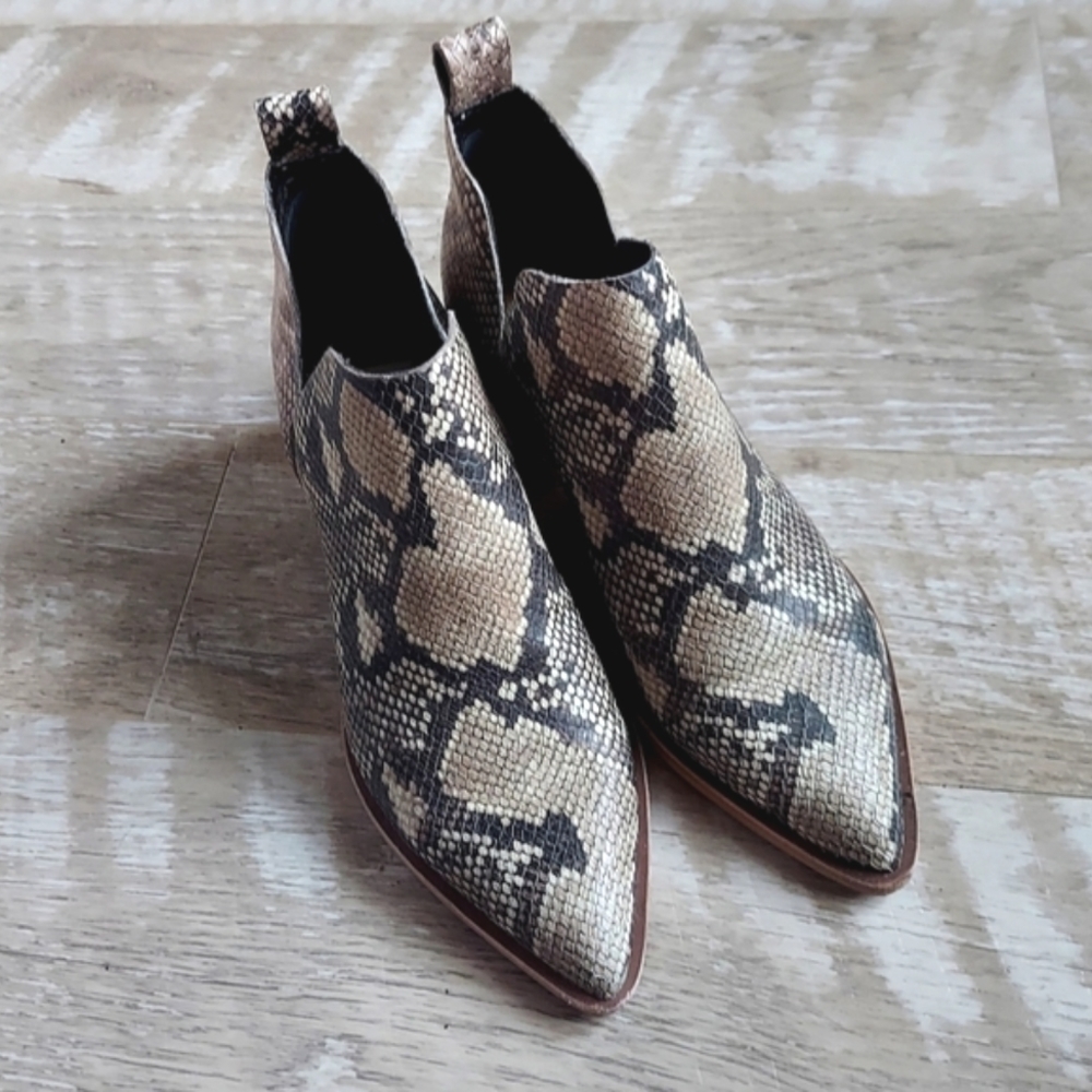 Dolce Vita Sonni Leather Ankle Booties